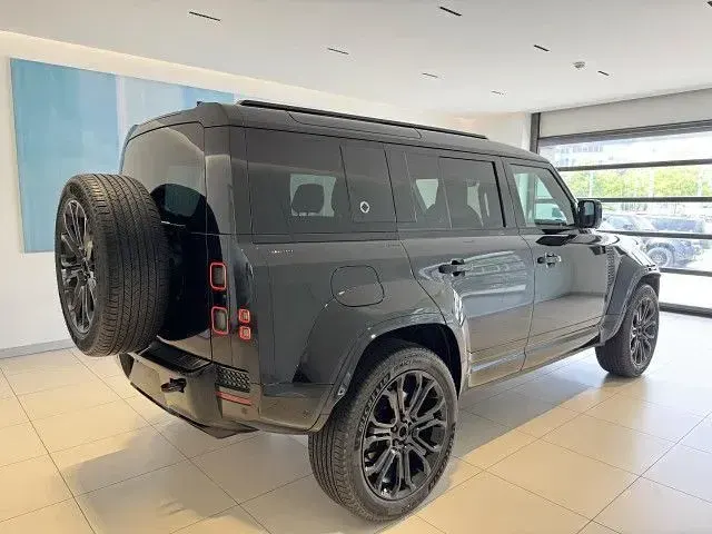 Neu Land Rover Defender 635 PS (467 kW) 2026 Schwarz SUV