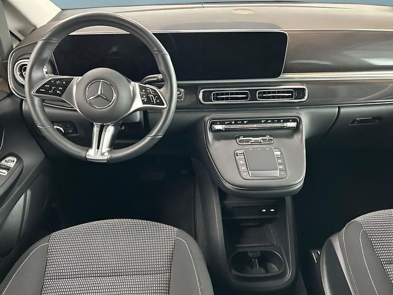 Gebraucht Mercedes EQV300 150 kW (204 PS) 2025 Silber Van / Kleinbus