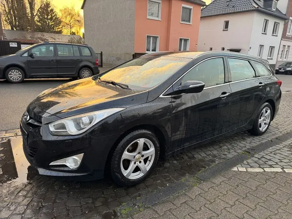 Gebraucht Hyundai i40 135 PS (99 kW) 2012 Schwarz Kombi