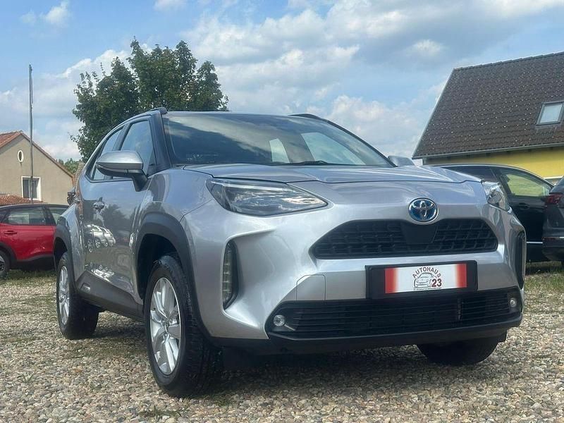 Silber Gebraucht 2023 Toyota Yaris Cross Business Edition SUV | 24.999 € (Fairer Preis) - Bild 1/4