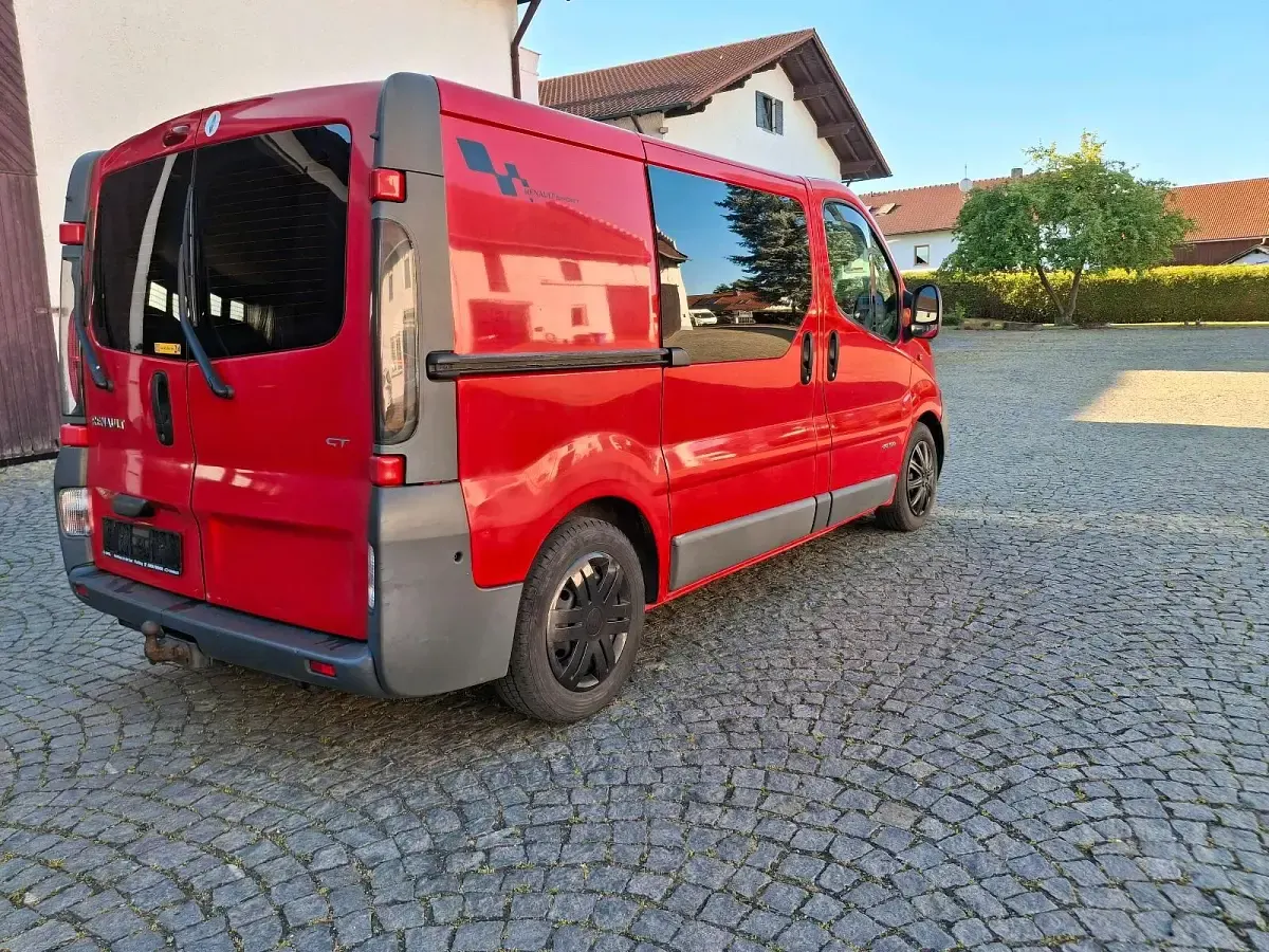 Gebraucht Renault Trafic 115 PS (84 kW) 2006 Rot Van / Kleinbus