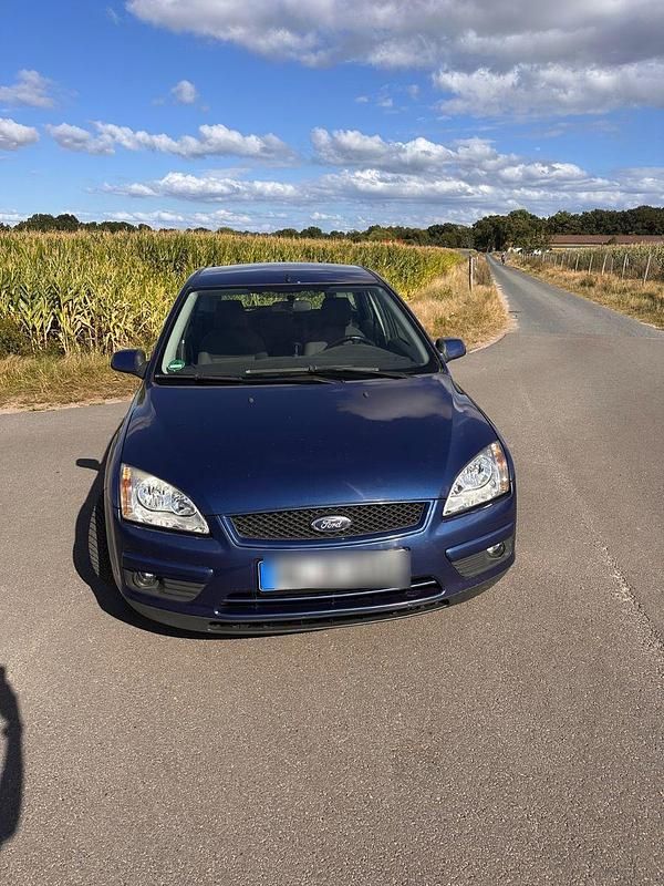 Blau Gebraucht 2007 Ford Focus Ghia Kombi | 1.750 € (Fairer Preis) - Bild 1/4