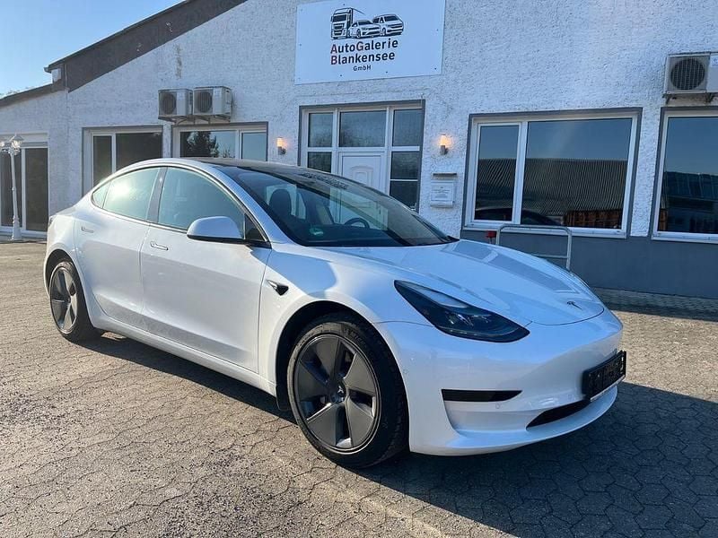 Weiß Gebraucht 2021 Tesla Model 3 Standard Range Plus Limousine | 24.900 € (Superpreis) - Bild 1/4
