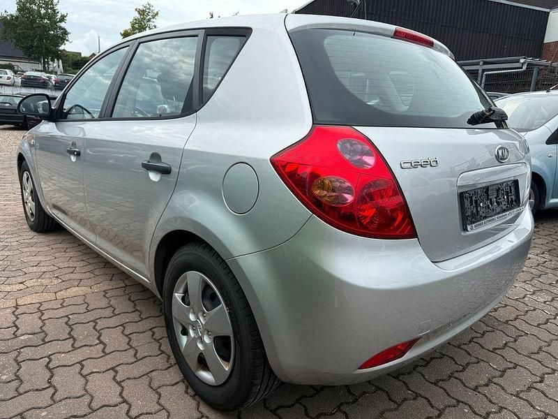 Gebraucht Kia Ceed EX 109 PS (80 kW) 2009 Silber Kleinwagen