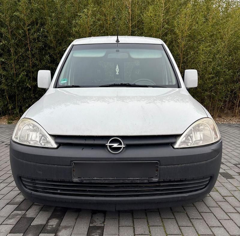 Weiß Gebraucht 2010 Opel Combo Van / Kleinbus | 2.750 € (Fairer Preis) - Bild 1/4