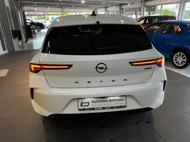 Używany Opel Astra S 146 KM (107 kW) 2024 Biały Hatchback