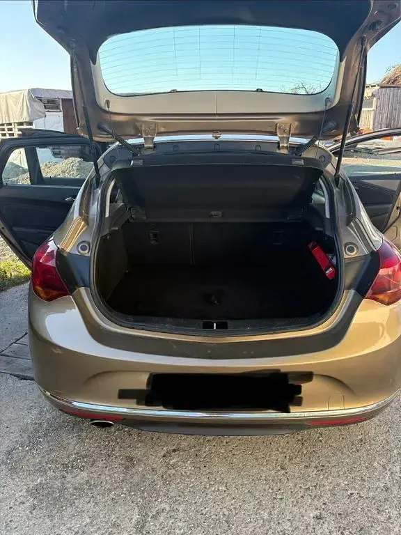 Gebraucht Opel Astra 140 PS (102 kW) 2013 Braun Limousine