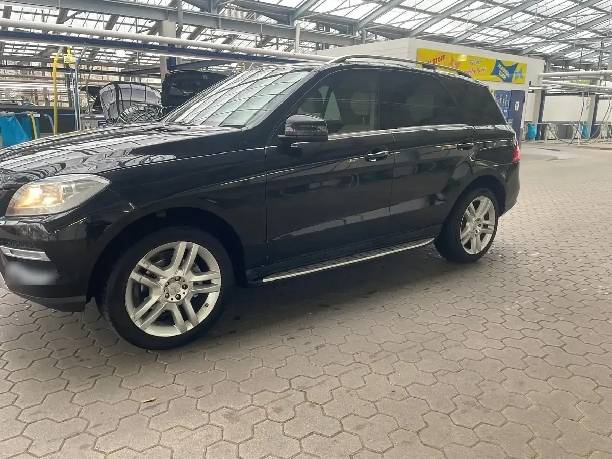 Gebraucht Mercedes ML350 258 PS (189 kW) 2014 Schwarz SUV