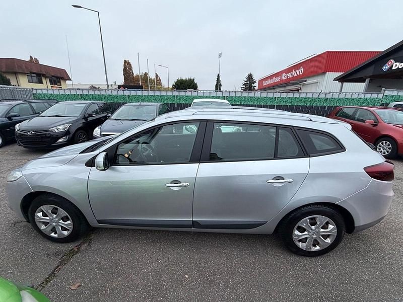 Gebraucht Renault Mégane GrandTour 106 PS (77 kW) 2011 Silber Kombi