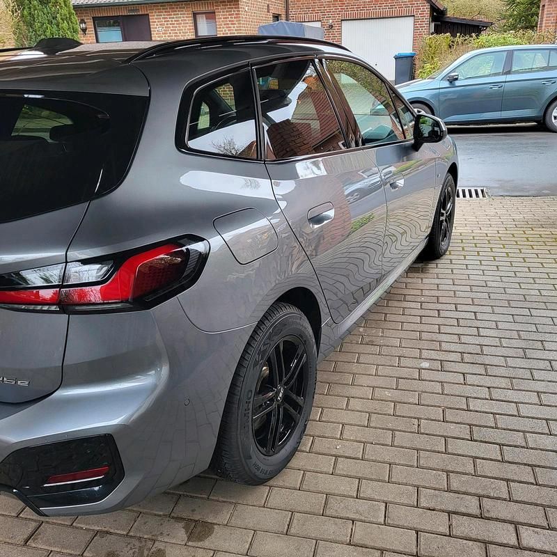 Gebraucht BMW 225 136 PS (100 kW) 2024 Grau Kombi