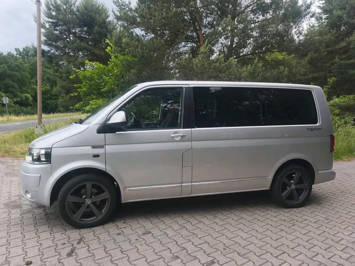 Gebraucht VW Multivan Comfortline 140 PS (102 kW) 2010 Grau Van / Kleinbus