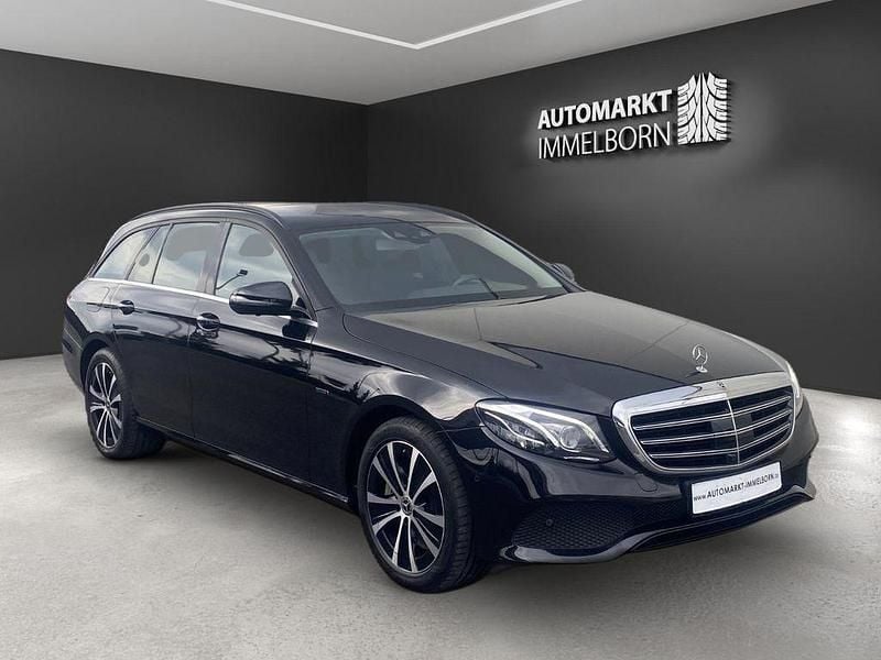 Schwarz Gebraucht 2020 Mercedes E300 Limousine | 25.300 € (Superpreis) - Bild 1/4
