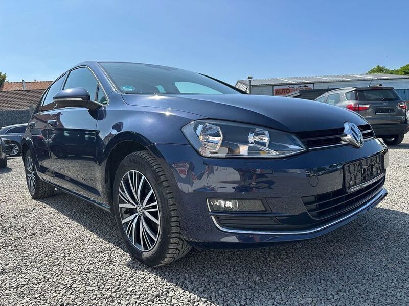 Night blue metallic Gebraucht 2016 VW Golf VII Allstar Limousine | 13.500 € (Fairer Preis) - Bild 1/4