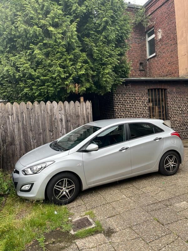 Gold Gebraucht 2013 Hyundai i30 Kleinwagen | 6.799 € (Fairer Preis) - Bild 1/4