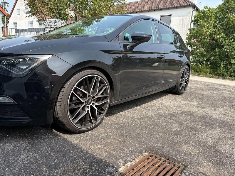 Gebraucht Seat Leon FR 131 PS (96 kW) 2019 Schwarz Limousine