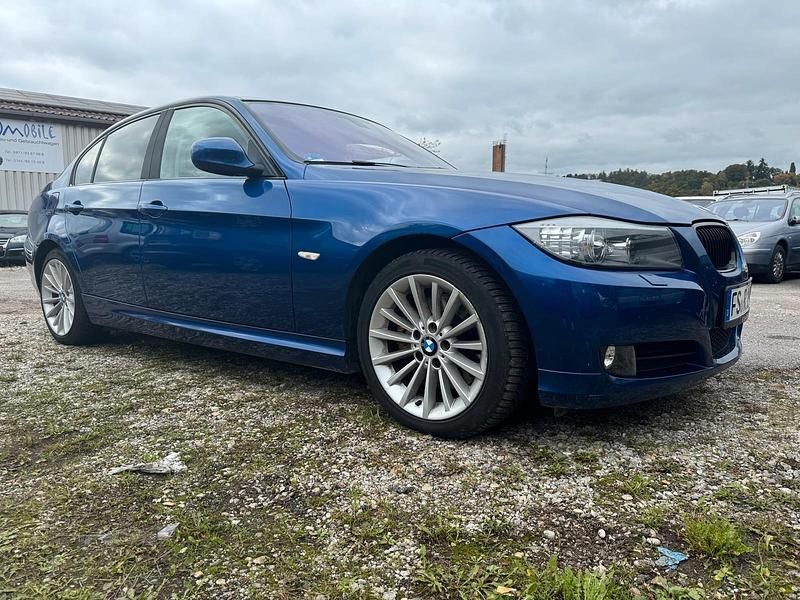 Blau Gebraucht 2010 BMW 325 Limousine | 4.900 € (Guter Preis) - Bild 1/4