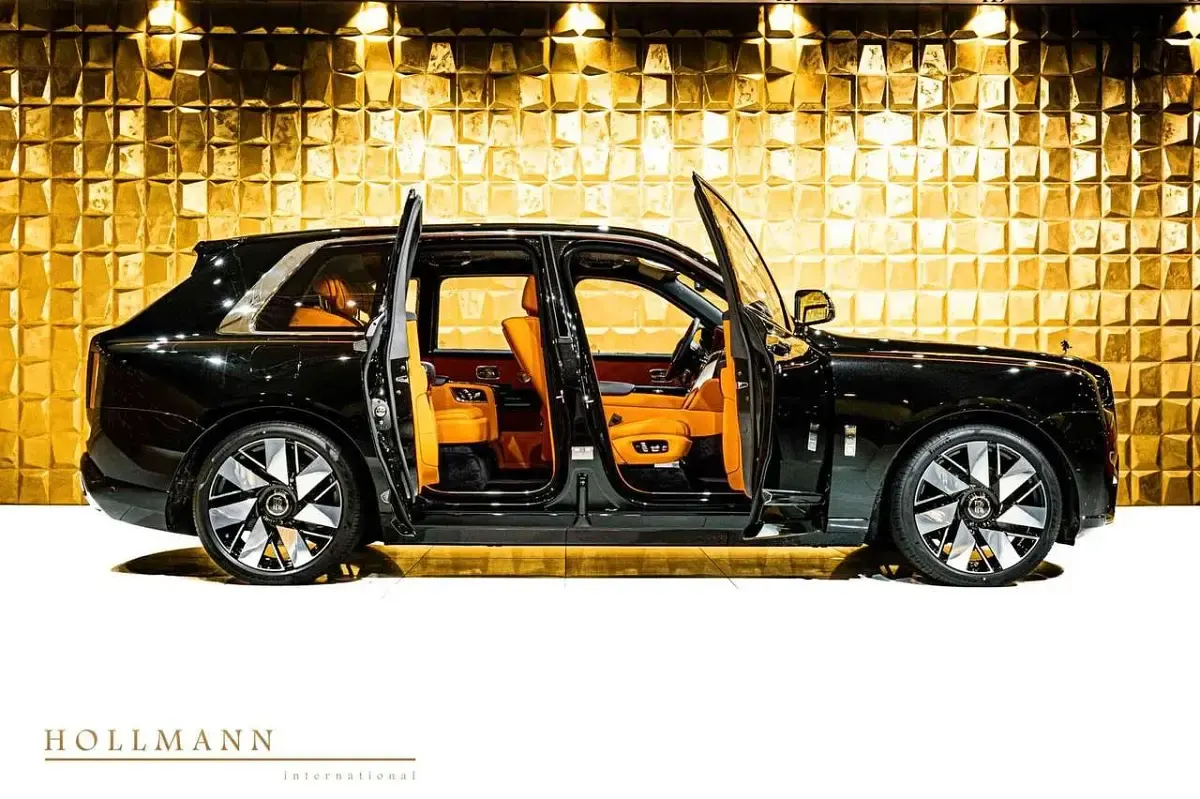 Neu Rolls Royce Cullinan 544 PS (400 kW) 2026 Black diamond SUV