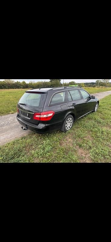 Second-hand Mercedes E250 204 CP (150 kW) 2010 Negru Break