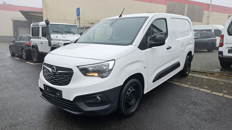 Weiß Gebraucht 2019 Opel Combo Selection Van / Kleinbus | 8.999 € (Fairer Preis) - Bild 1/4