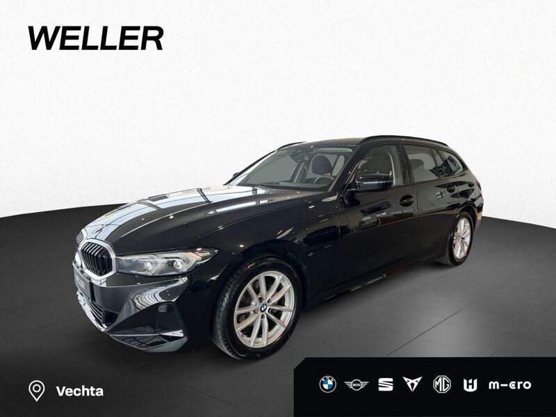 Saphirschwarz (schwarz) Gebraucht 2024 BMW 318 Shadowline Kombi | 29.990 € (Superpreis) - Bild 1/4
