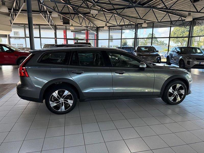 Gebraucht Volvo V60 CC Pro 150 PS (110 kW) 2019 Grau Kombi