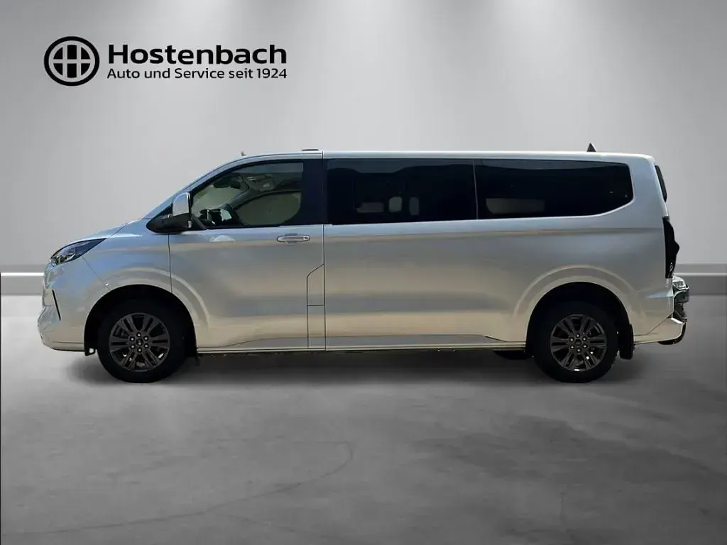 Gebraucht Ford Tourneo Titanium 136 PS (100 kW) 2024 Silber Van / Kleinbus