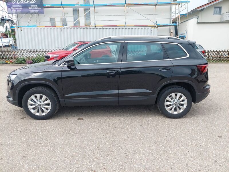 Schwarzmetallic Neu 2025 Skoda Karoq SUV | 32.990 € (Guter Preis) - Bild 1/4