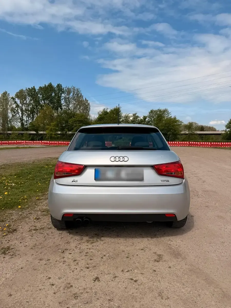Gebraucht Audi A1 122 PS (89 kW) 2011 Silber Kleinwagen