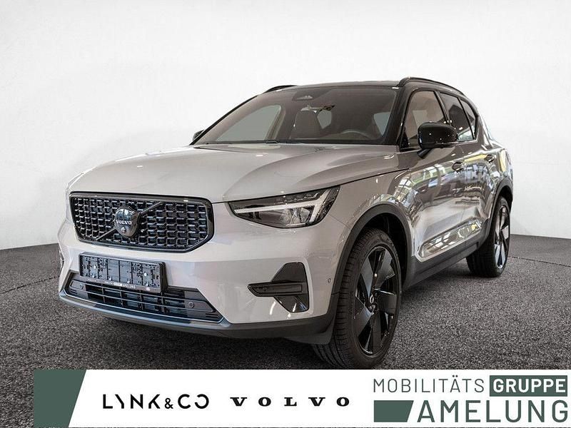 Neu Volvo XC40 Plus 163 PS (119 kW) 2026 Grau SUV