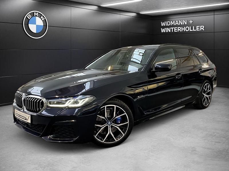 Schwarz Gebraucht 2023 BMW 530e Shadowline Kombi | 44.390 € (Etwas zu teuer) - Bild 1/4