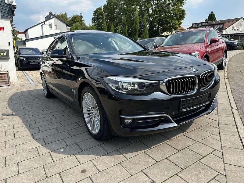 Saphirschwarz Gebraucht 2019 BMW 318 Luxury Line Kleinwagen | 20.900 € (Teuer) - Bild 1/4