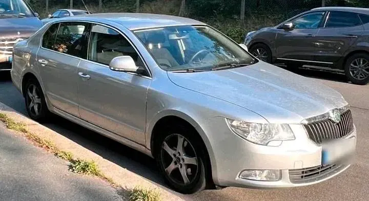 Gebraucht Skoda Superb 160 PS (117 kW) 2009 Silber Limousine