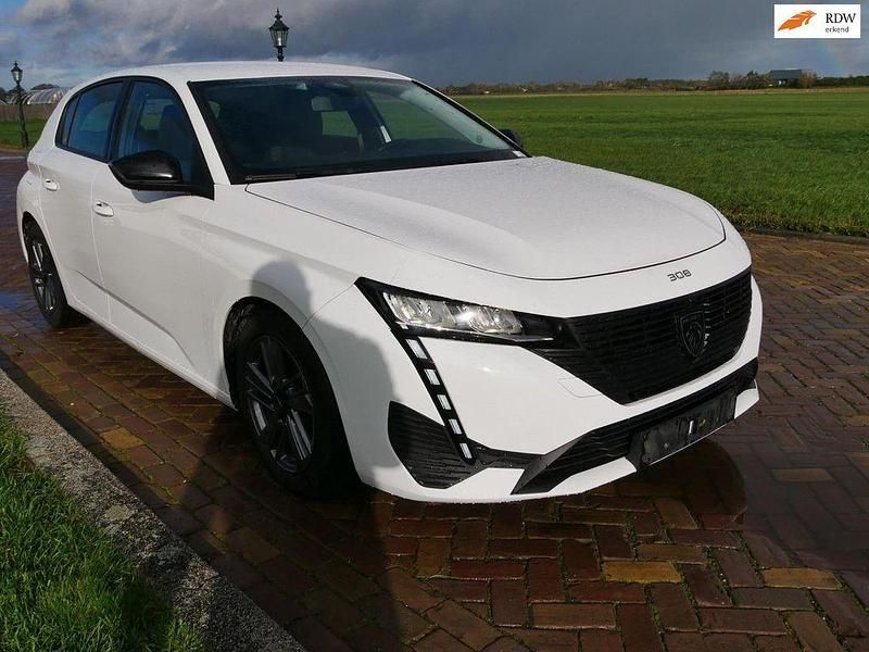 Weiß Gebraucht 2022 Peugeot 308 Active Limousine | 12.462 € (Guter Preis) - Bild 1/3