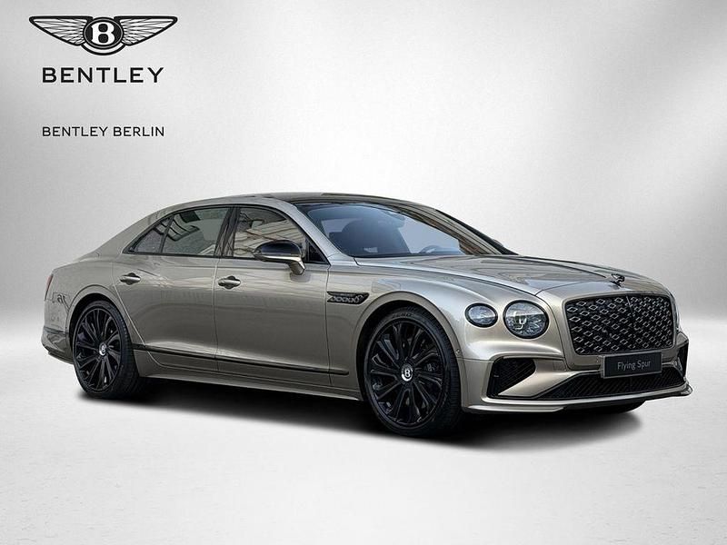 Gebraucht Bentley Flying Spur Mulliner 782 PS (575 kW) 2024 Gold Limousine