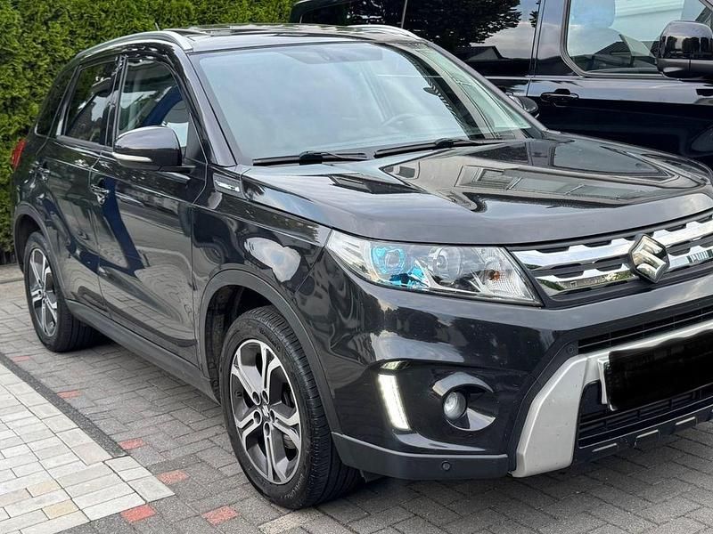 Schwarz Gebraucht 2016 Suzuki Vitara Comfort+ SUV | 12.490 € (Fairer Preis) - Bild 1/4