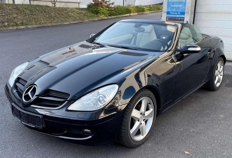 Schwarz unilack Gebraucht 2006 Mercedes SLK200 Cabrio | 8.450 € (Etwas zu teuer) - Bild 1/4