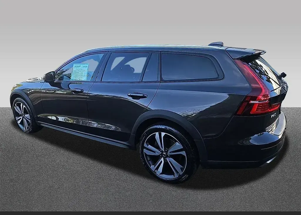 Gebraucht Volvo V60 CC Ultimate 197 PS (144 kW) 2024 Grau Kombi