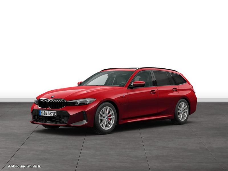 Rot Gebraucht 2024 BMW 330e Kombi | 57.265 € - Bild 1/4