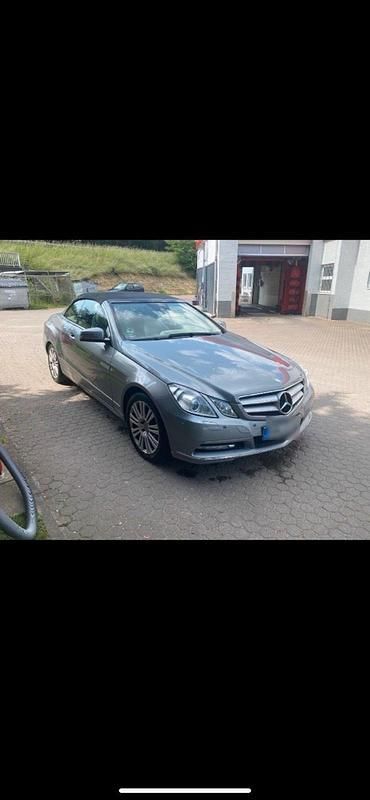 Silber Gebraucht 2012 Mercedes E220 Cabrio | 14.800 € (Guter Preis) - Bild 1/4