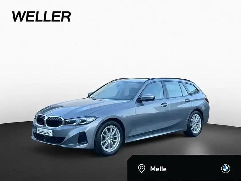Skyscraper grau (grau) Gebraucht 2024 BMW 318 Shadowline Kombi | 34.990 € (Etwas zu teuer) - Bild 1/4