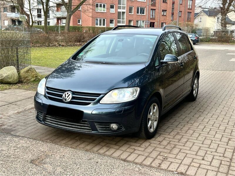 Volkswagen Golf Plus Limousine in Blau gebraucht in Hamburg für