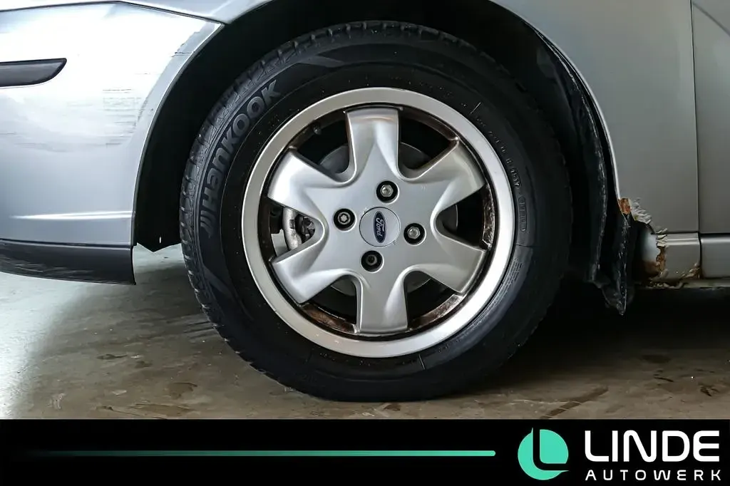 Gebraucht Ford Focus Trend 101 PS (74 kW) 2002 Silber Limousine