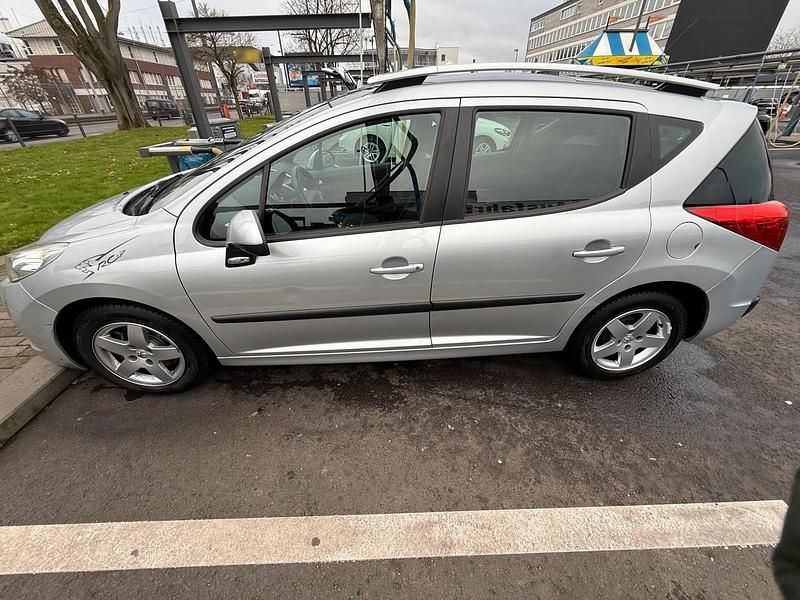 Gebraucht Peugeot 207 95 PS (69 kW) 2009 Silber Kombi