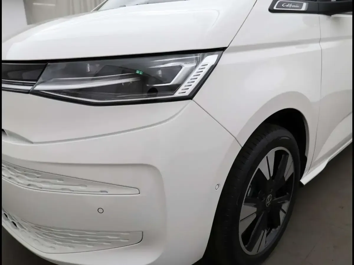 Gebraucht VW T7 California 150 PS (110 kW) 2024 Candyweiß Van