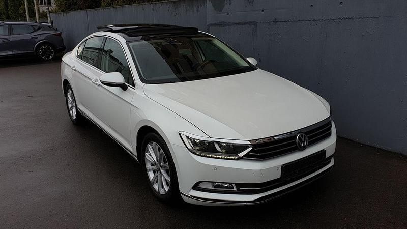 Gebraucht VW Passat Highline 150 PS (110 kW) 2019 Weiß Limousine