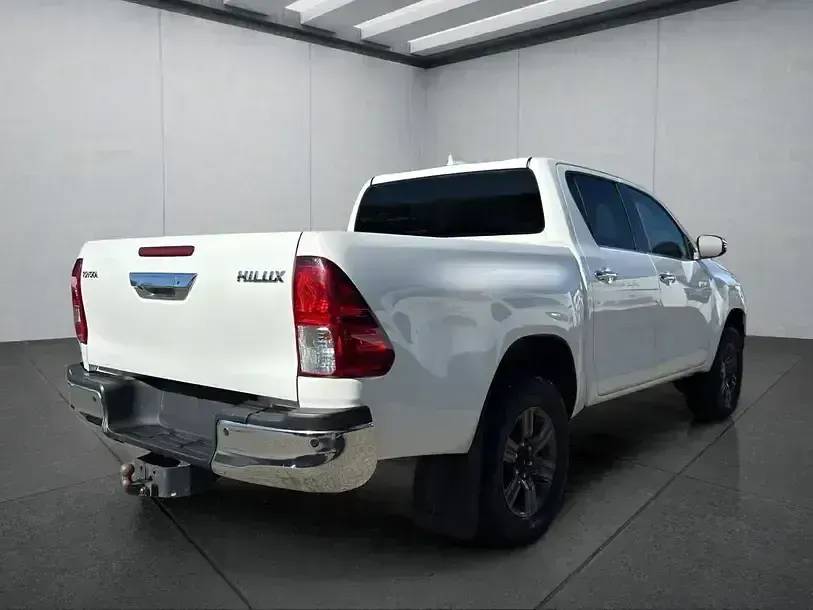 Gebraucht Toyota HiLux 150 PS (110 kW) 2022 Weiß Pickup