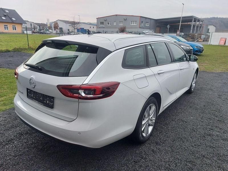 Gebraucht Opel Insignia Business 122 PS (89 kW) 2023 Jade weiss/arktis weiss Kombi