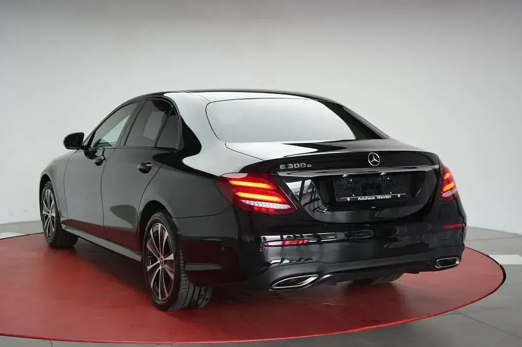 Gebraucht Mercedes E300 AMG 320 PS (235 kW) 2020 Obsidianschwarz Limousine