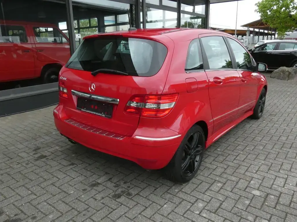 Gebraucht Mercedes B200 136 PS (100 kW) 2011 Rot Kleinwagen