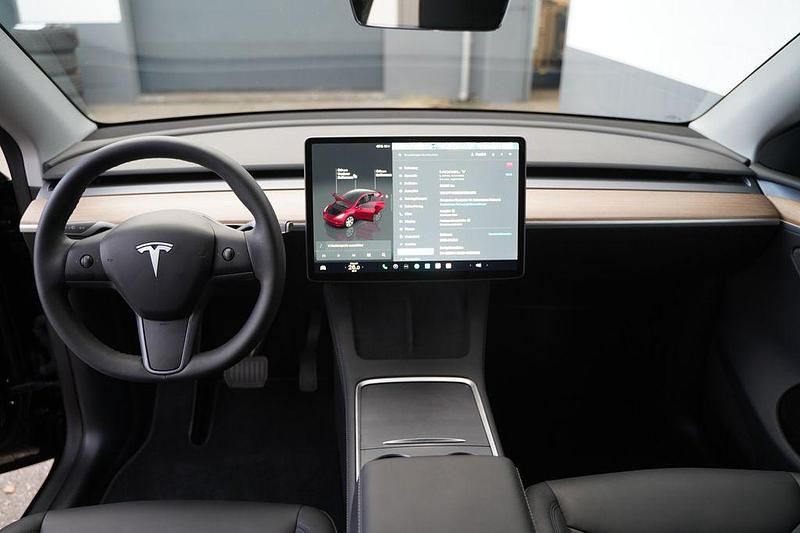 Gebraucht Tesla Model Y Long Range AWD 378 kW (514 PS) 2023 Rot SUV